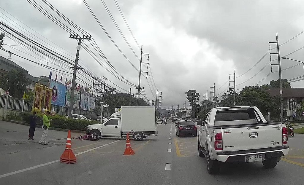 Bike accident 2016_0824_121229_002.MOV_00_04_34_2016-08-26-23h25m49s968.jpg
