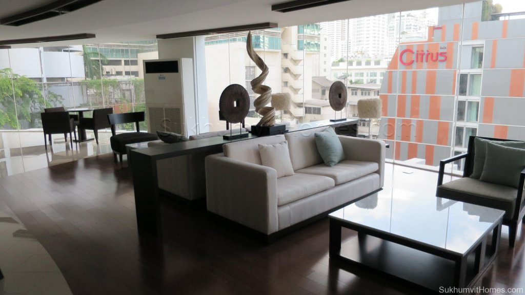 15sukhumvitresidences_library.jpg
