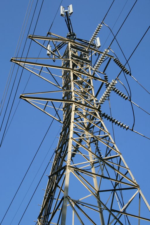 2009-02-26_Pylon_plus_cell_tower_all_in_one.jpg