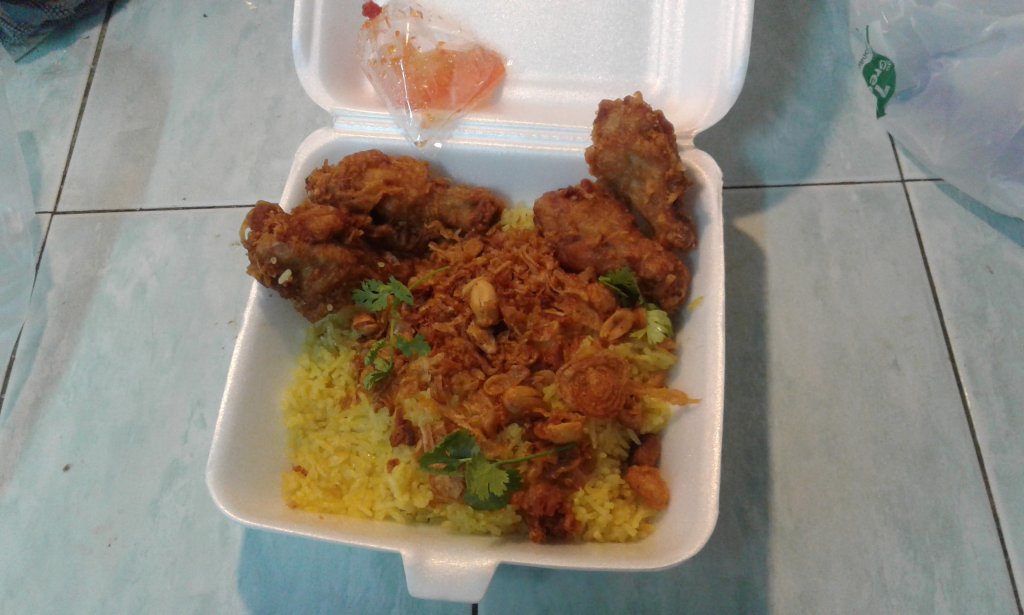 Fried chicken & rice 30 baht.jpg