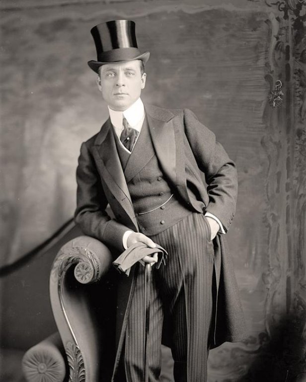 Dressed-Well-Man-002.jpg