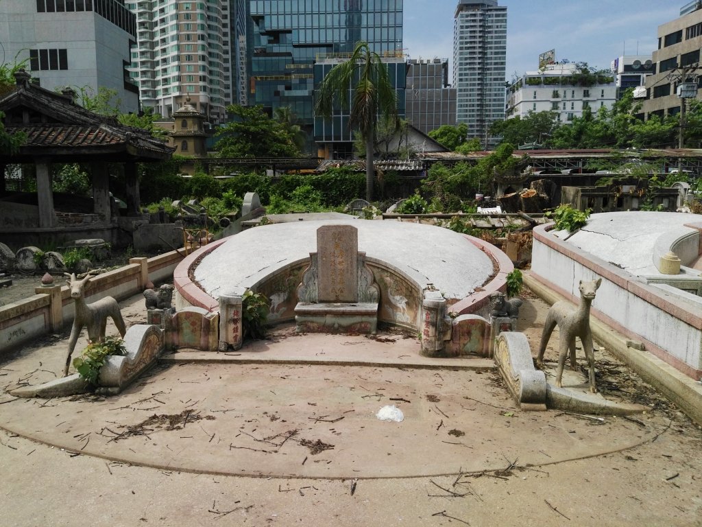 cemetery3.jpg