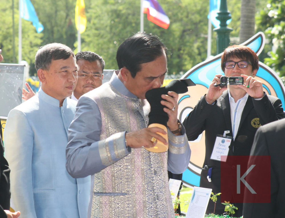 prayuth.sock_.jpg