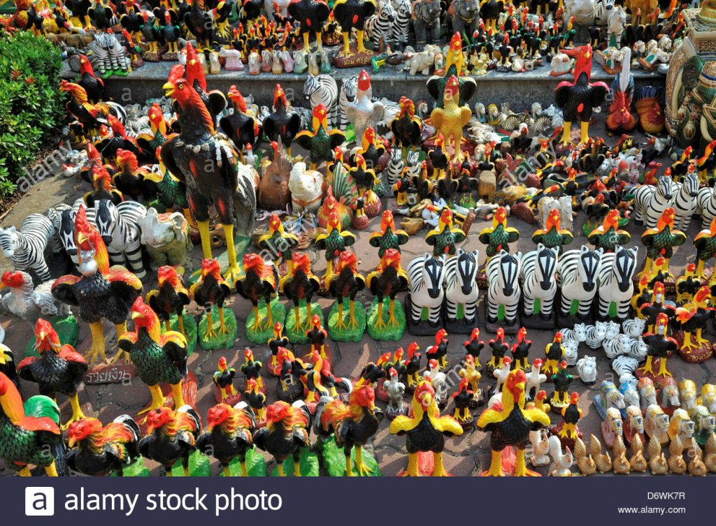 thailand-bangkok-fighting-cocks-gai-chon-other-animal-figures-left-D6WK7R.jpg