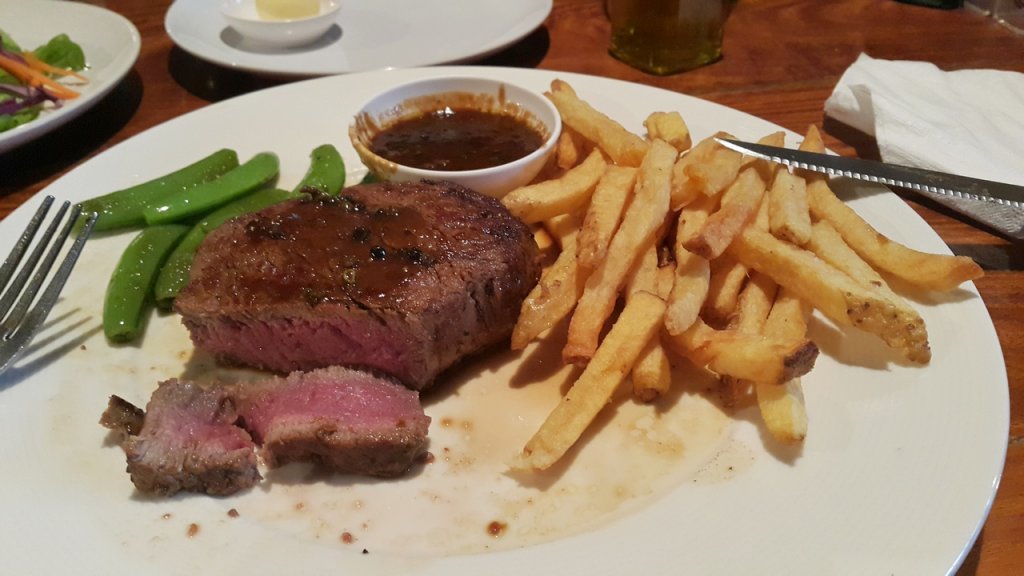 dukes 875 baht fillet mignon steak 2 sept 16 20160902_175837.jpg