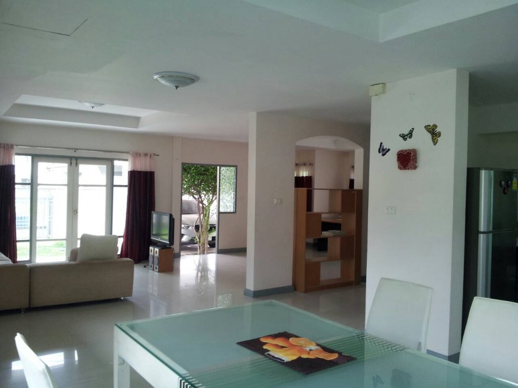 living room 1.JPG