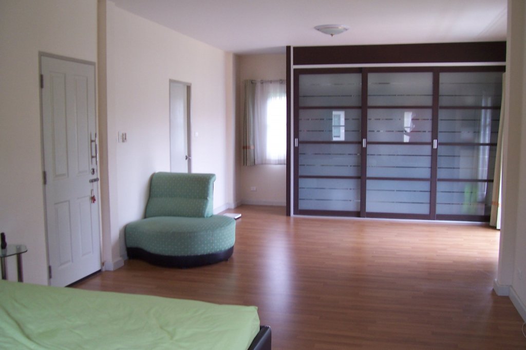 Bedroom.JPG