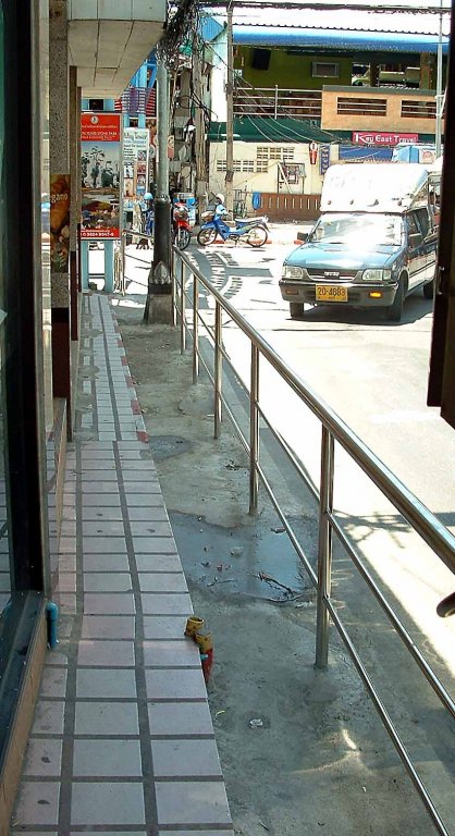 Rail1L.JPG