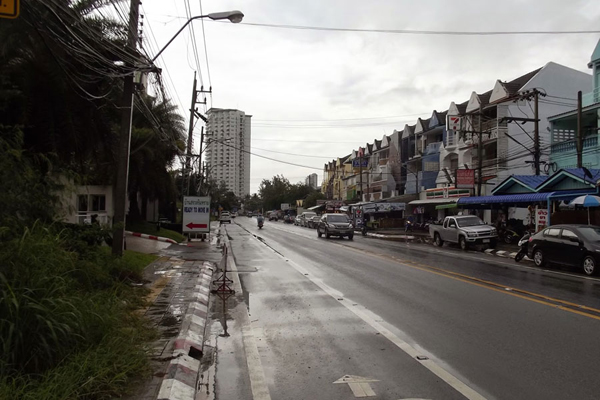 pavement-repairs-petchakasem-road.jpg