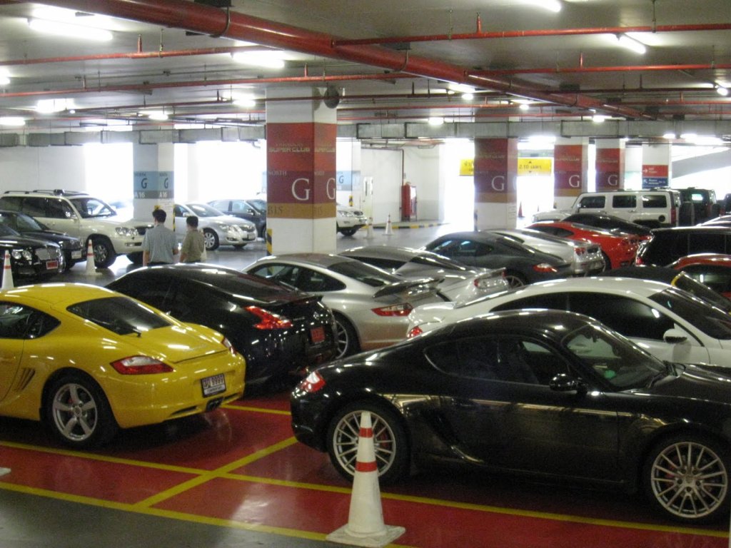 siam-paragon-carpark.JPG