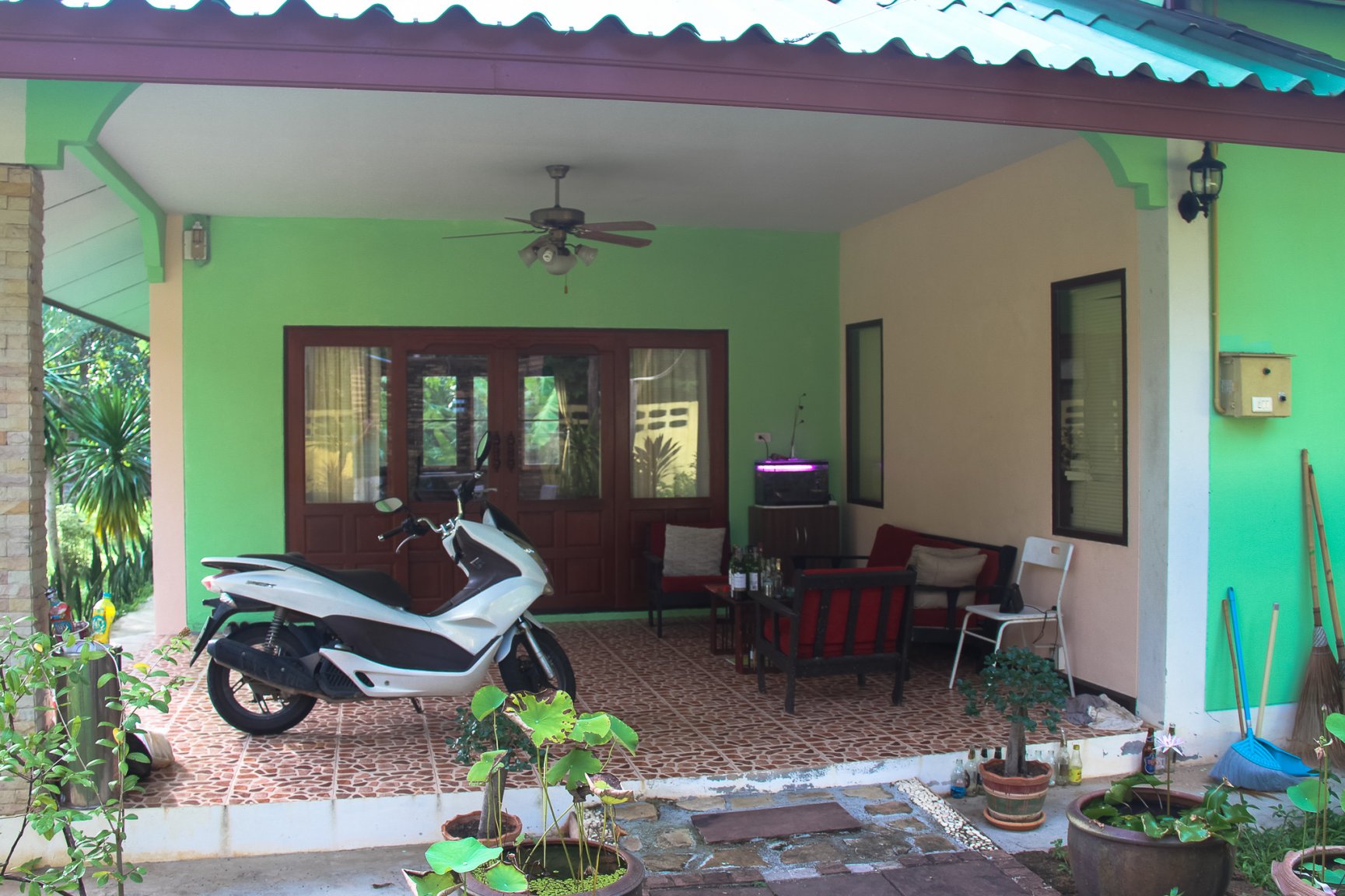 Ban Por Nov. Toy and beach-8959.jpg
