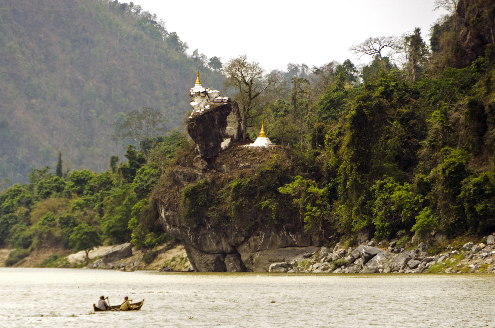 Pagoda on the Irrawaddy River.jpg