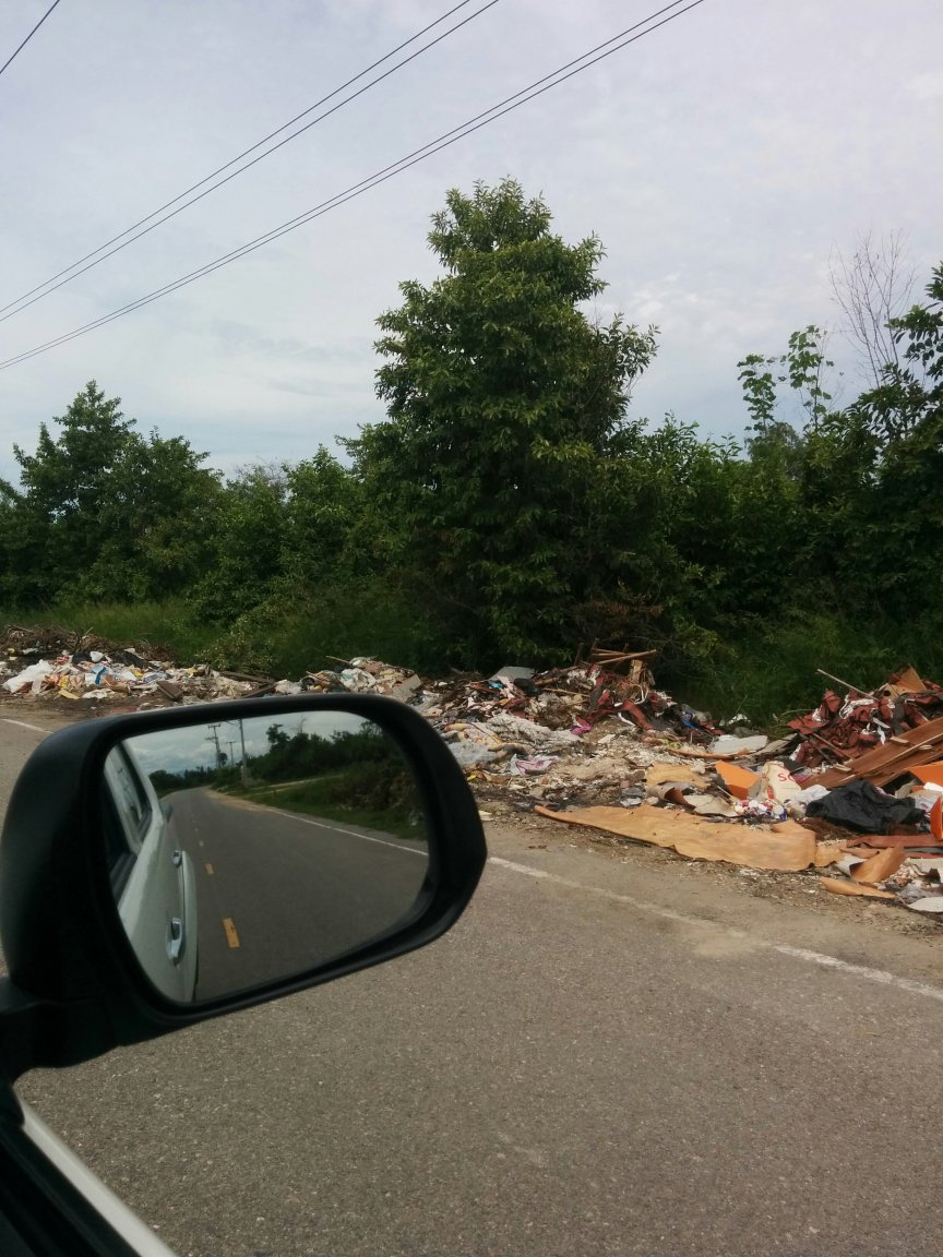 cha-am garbage street dump 2.jpg