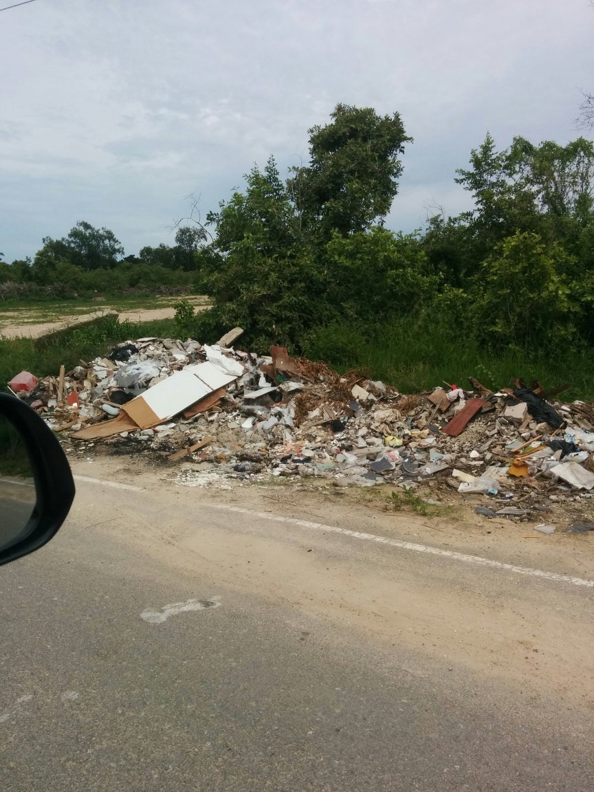 cha-am garbage street dump.jpg