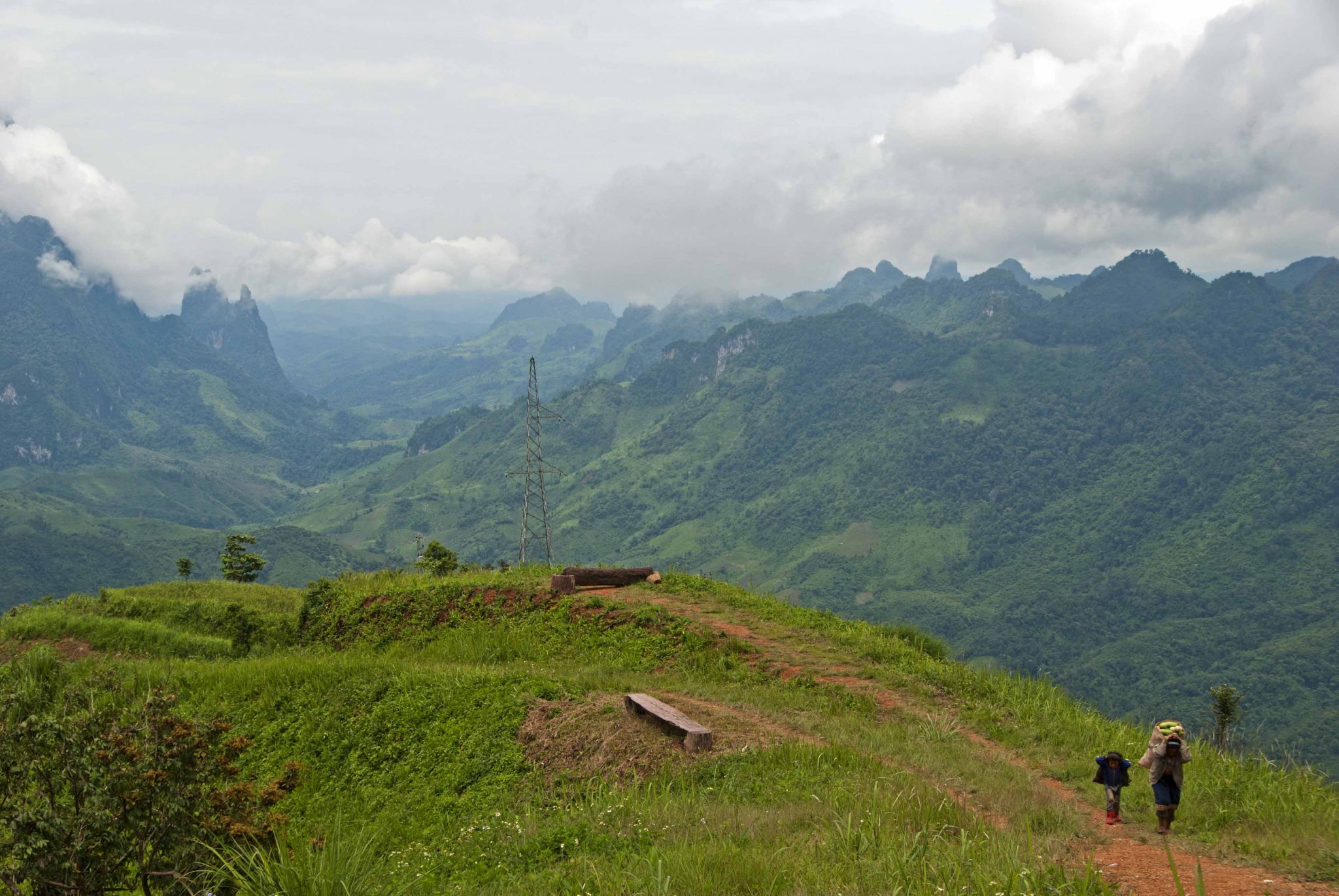 on the road to Vientaine-sm.jpg