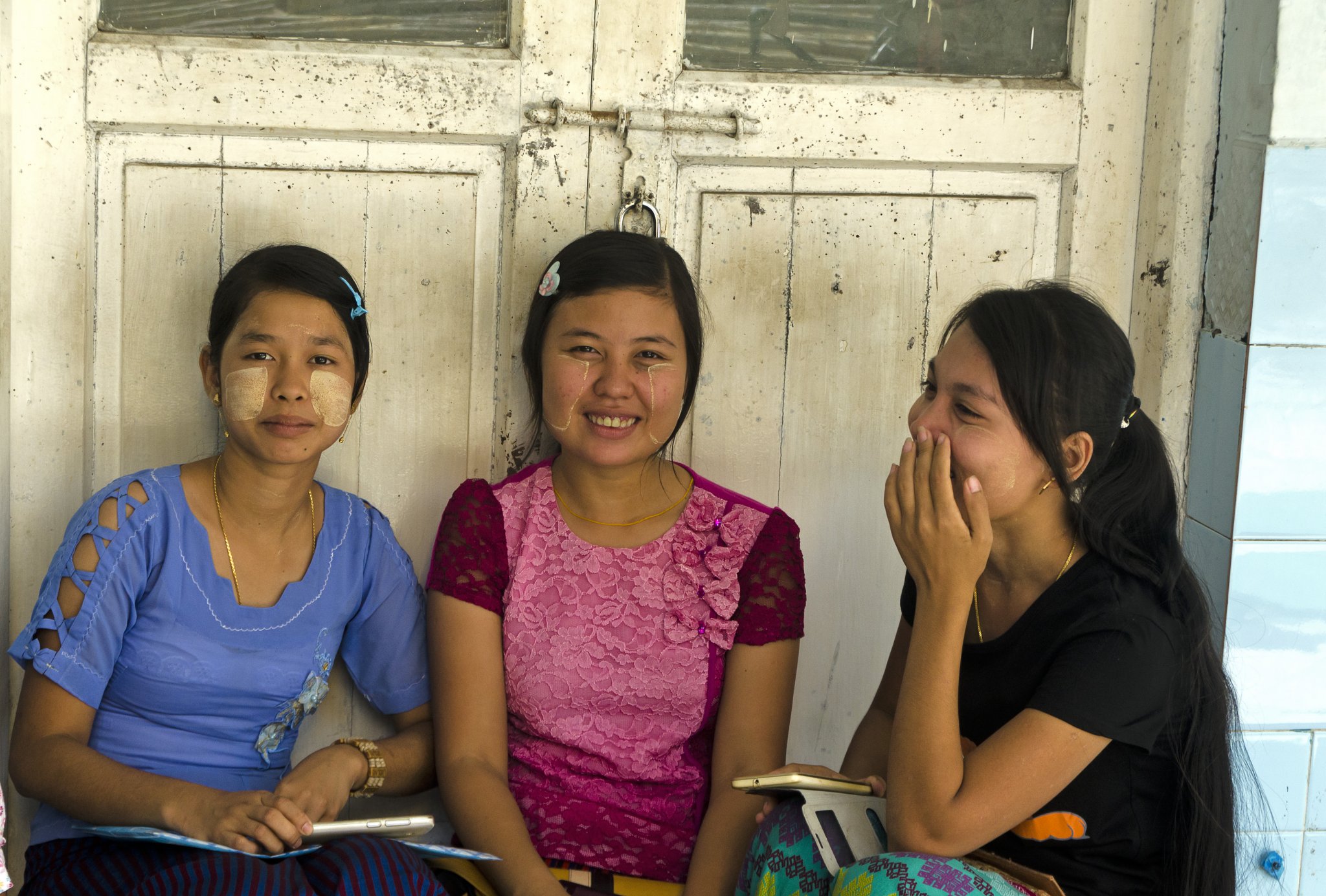 Girls at Sule Paya.jpg