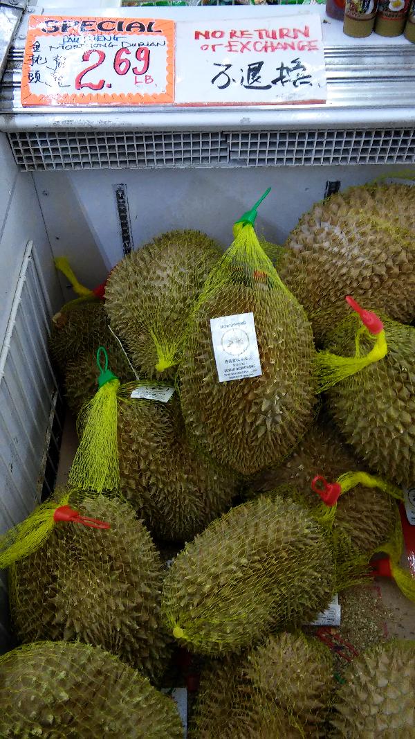Durian -Ai Hoa - whole fruit - 600.jpg