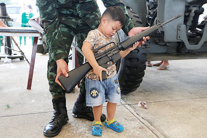 2017-01-14T140610Z_1_LYNXMPED0D0AK_RTROPTP_4_THAILAND-CHILDRENDAY.JPG