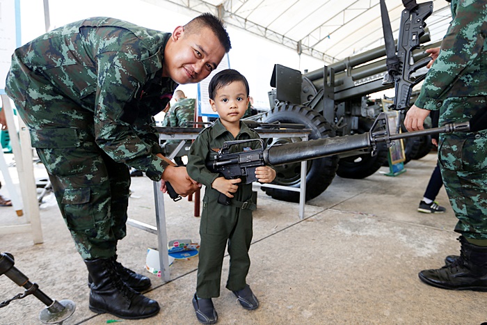 2017-01-14T140610Z_1_LYNXMPED0D0AN_RTROPTP_4_THAILAND-CHILDRENDAY.JPG