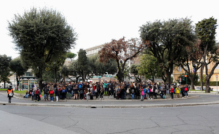 2017-01-18T124923Z_1_LYNXMPED0H10P_RTROPTP_4_ITALY-QUAKE-ROME.JPG