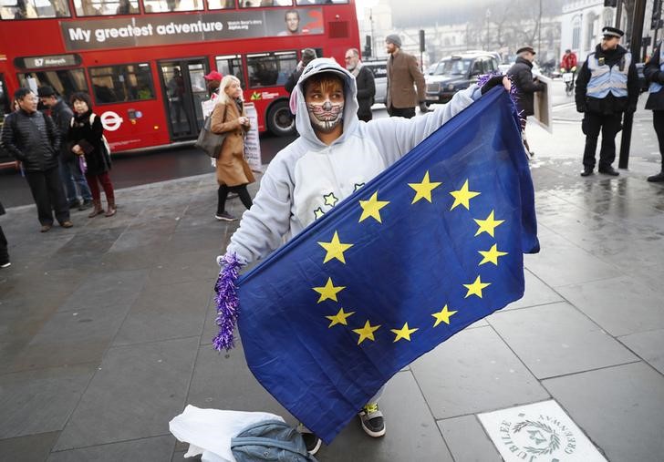 2017-01-24T095643Z_1_LYNXMPED0N0IQ_RTROPTP_3_BRITAIN-EU-ARTICLE50.JPG
