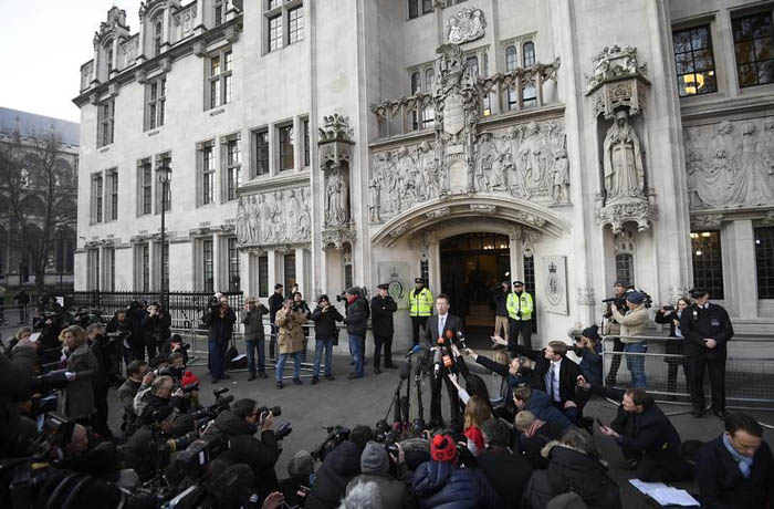 2017-01-24T103240Z_1_LYNXMPED0N0LA_RTROPTP_3_BRITAIN-EU-ARTICLE50.JPG