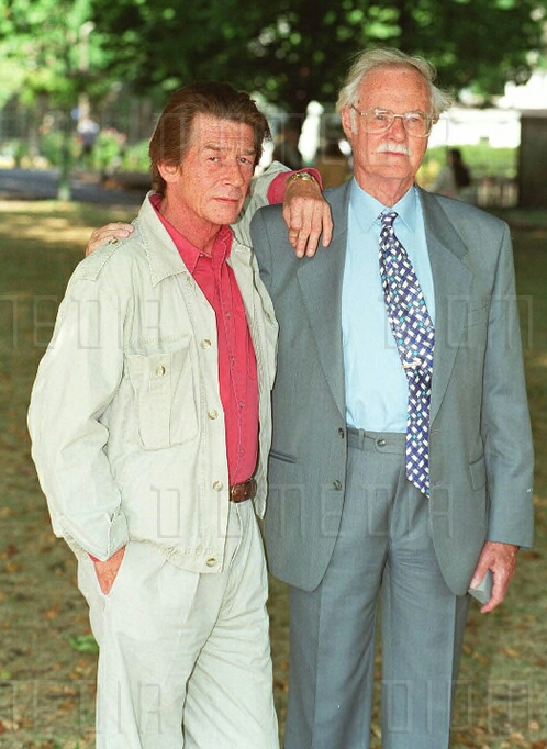 John Hurt and Eric Lomax 1995.jpg