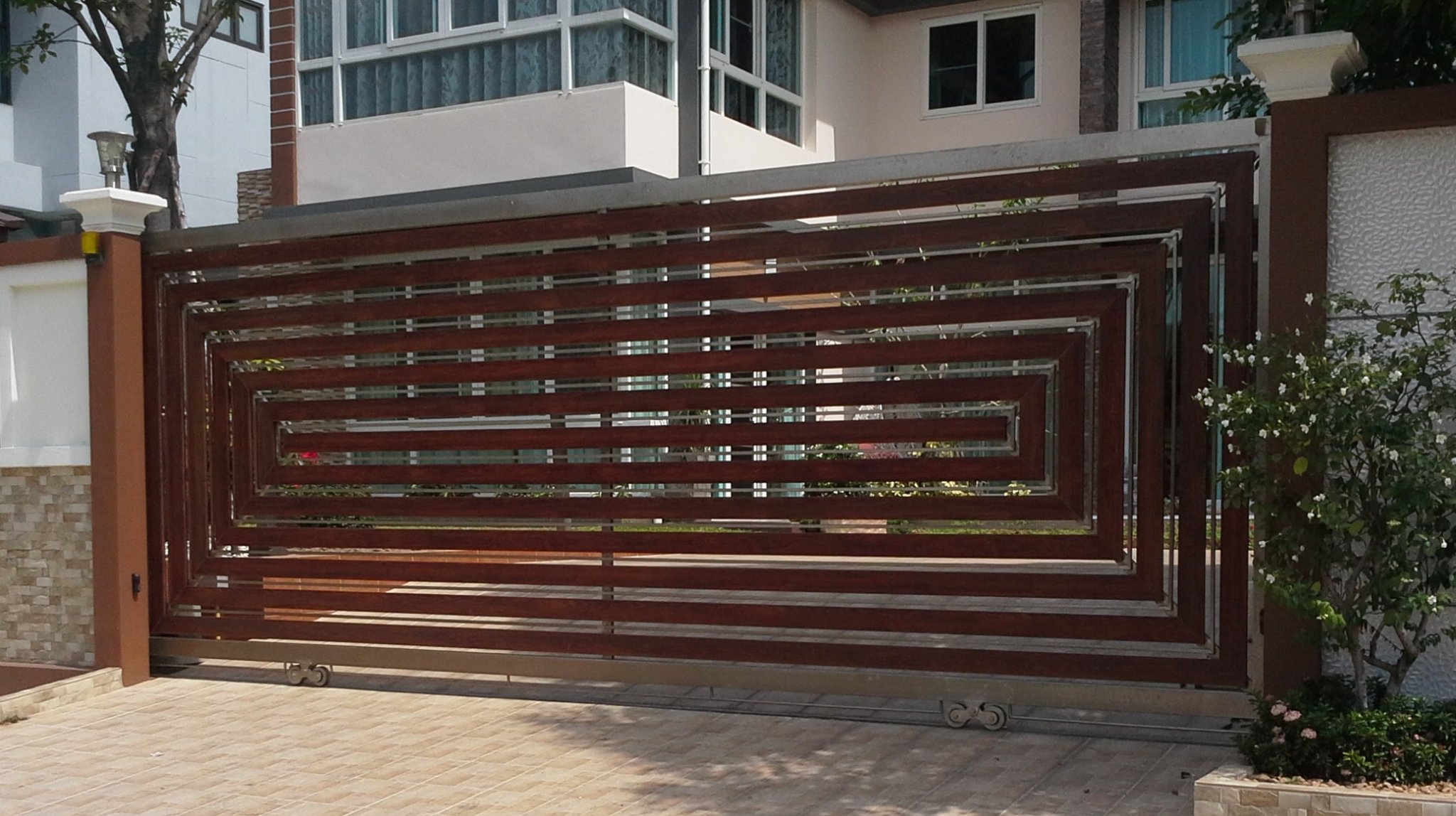 Gate.jpg