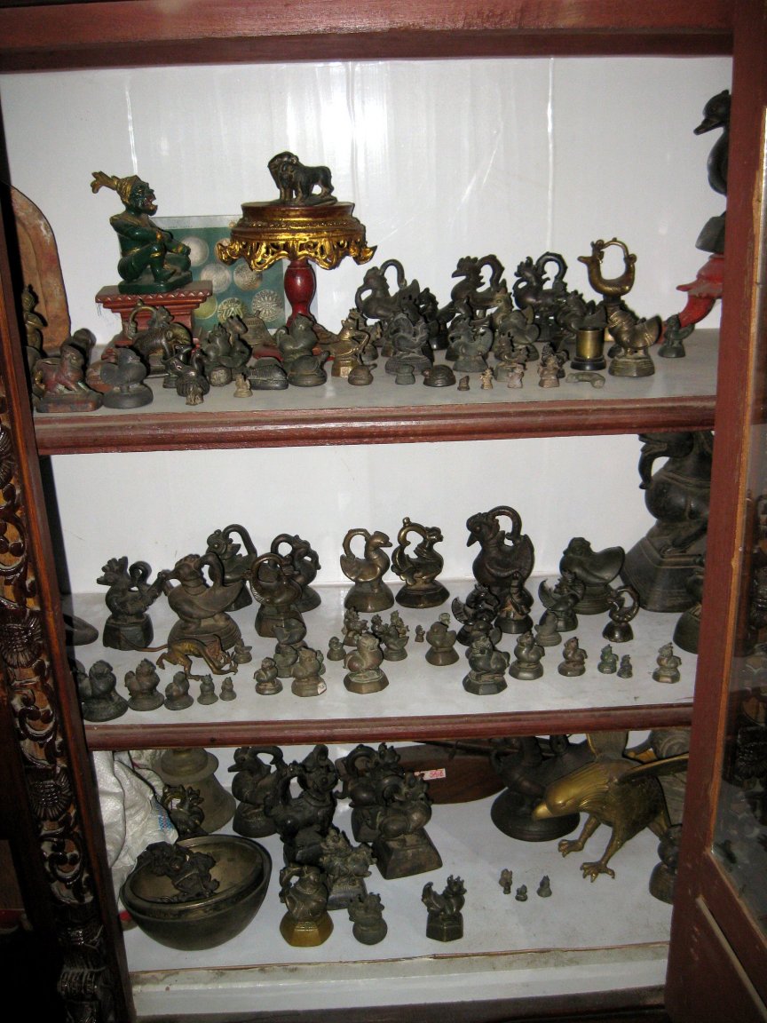 Nan_Myint_antiques.JPG