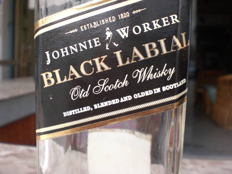 resized_Johnnie-02.jpg.c67f38bdc24610eb00c22fbb86cc173c.jpg