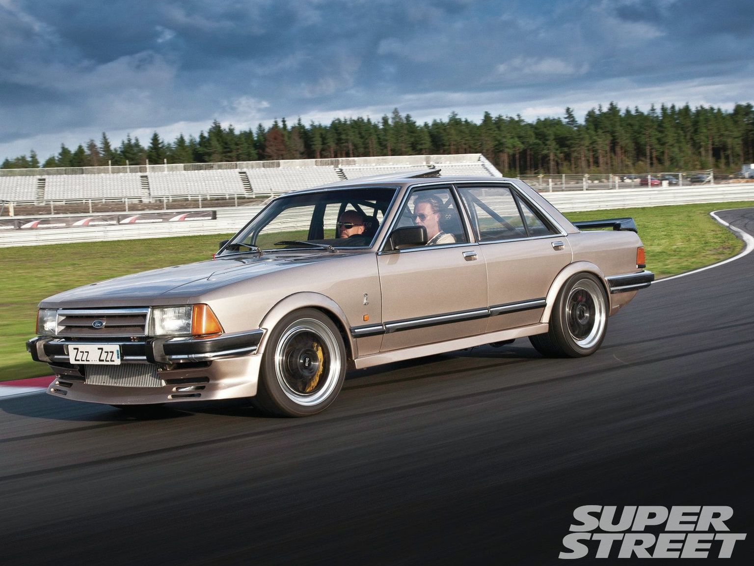 1982-ford-granada-race-track.jpg
