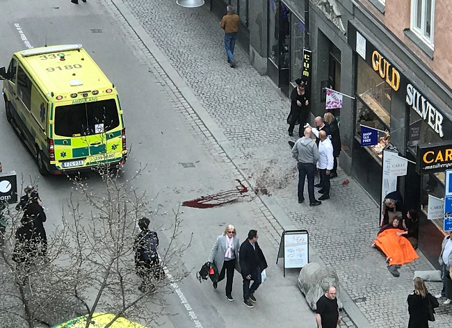 2017-04-07T140903Z_1_LYNXMPED3611N_RTROPTP_4_SWEDEN-ATTACK.JPG
