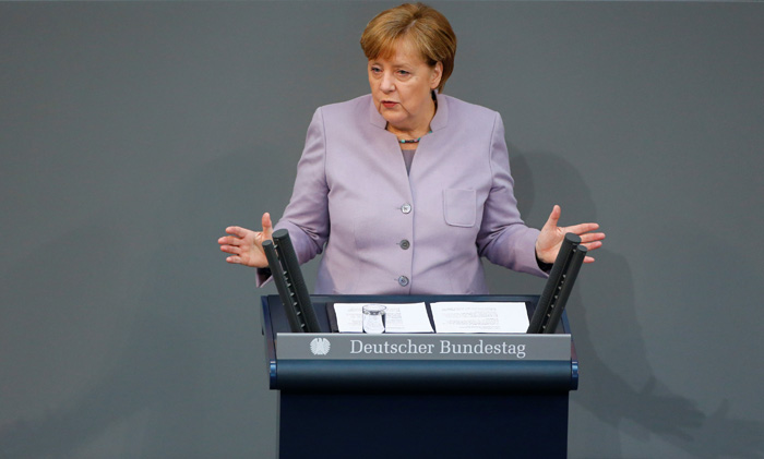 2017-04-27T081353Z_2_LYNXMPED3Q0I5_RTROPTP_4_GERMANY-EU-MERKEL.JPG