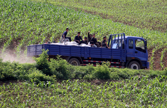 2017-04-28T110149Z_1_LYNXMPED3R0WP_RTROPTP_4_NORTHKOREA-USA-OIL.JPG