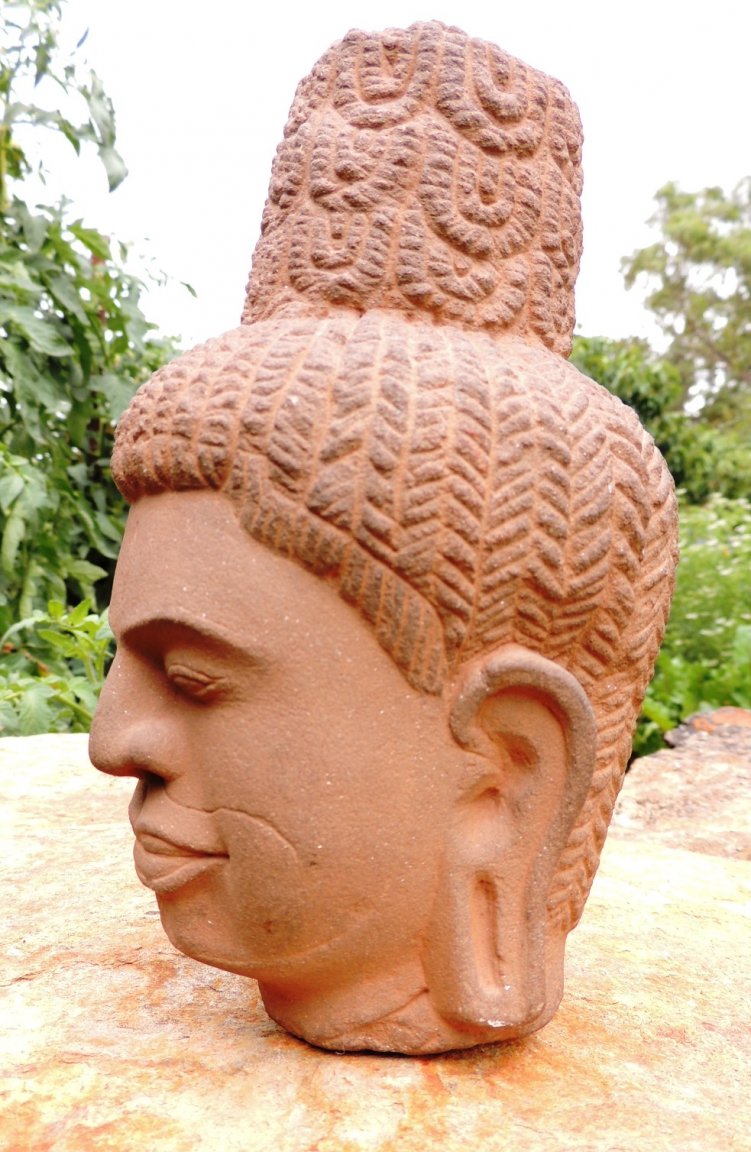 Angkor Head 1.JPG