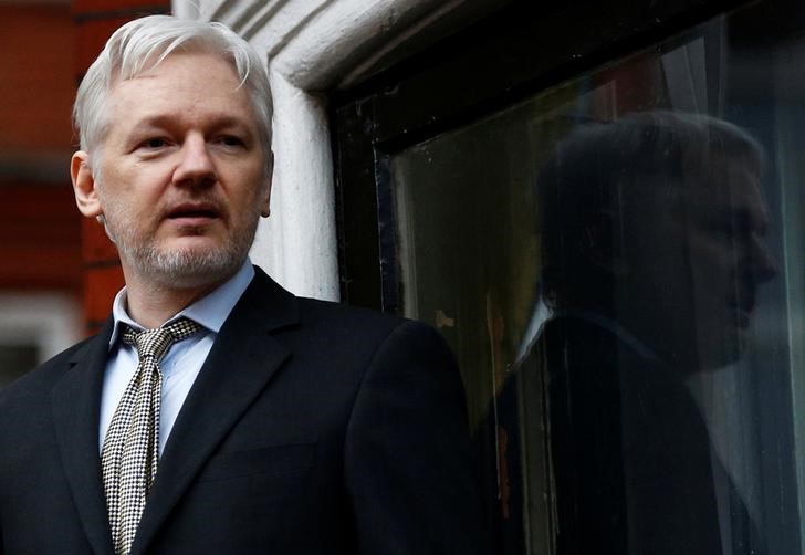 2017-05-19T090921Z_1_LYNXNPED4I0HA_RTROPTP_3_USA-JUSTICE-MANNING-ASSANGE.JPG