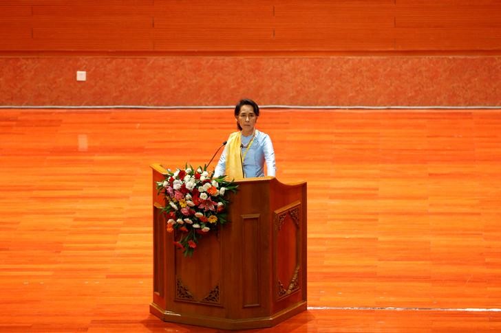 2017-05-24T094544Z_1_LYNXMPED4N0P9_RTROPTP_3_MYANMAR-POLITICS-PEACE.JPG