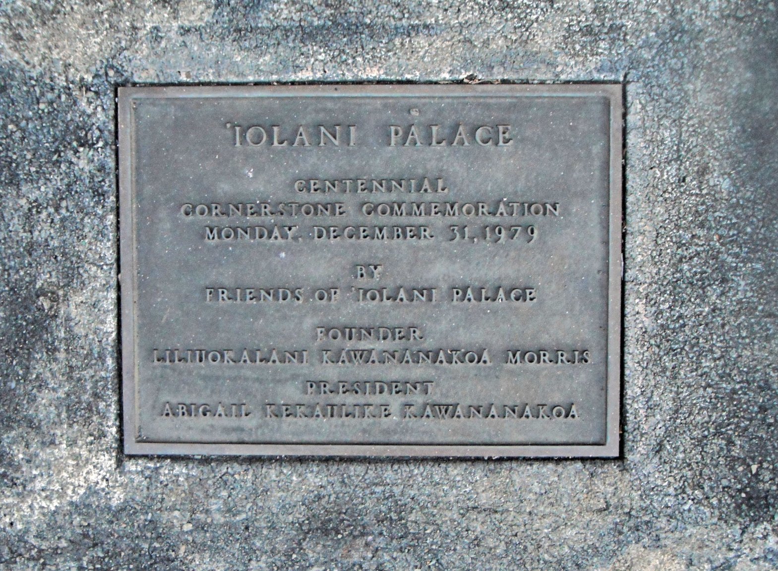 Iolani_Palace_centennial_cornerstone.jpg