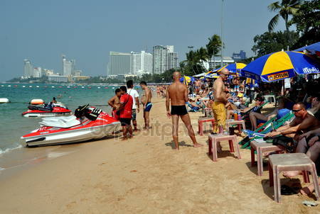 depositphotos_39291975-stock-photo-pattaya-thailand-people-on-pattaya.jpg.27627739ba4e2270e763db190cc9cf4f.jpg