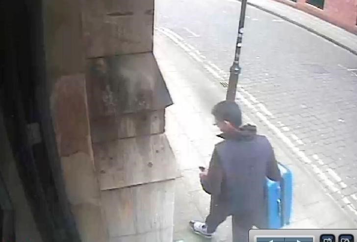 2017-06-08T104312Z_1_LYNXMPED570XO_RTROPTP_3_BRITAIN-SECURITY-MANCHESTER.JPG