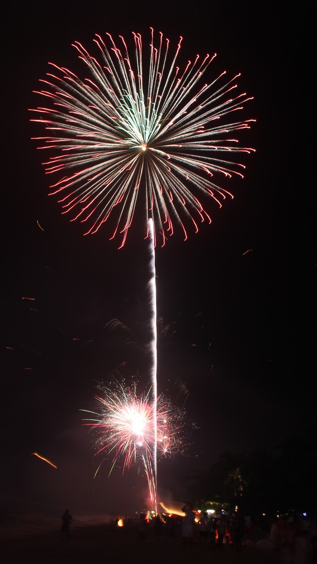 5948702c41b88_Fireworks2011LamaiBeachThailand11_crcrop.thumb.jpg.4544d0cdaad989659da7aa53a1c399fd.jpg