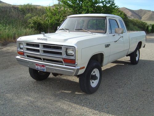 1980dodge.jpg.ae7a39e9dead94ac3a83ed6ffbc53a28.jpg