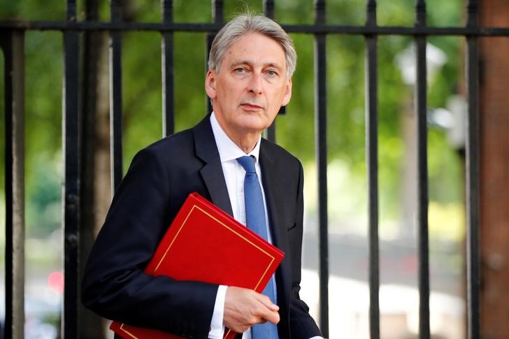 2017-07-30T031005Z_1_LYNXMPED6T030_RTROPTP_3_BRITAIN-POLITICS.JPG