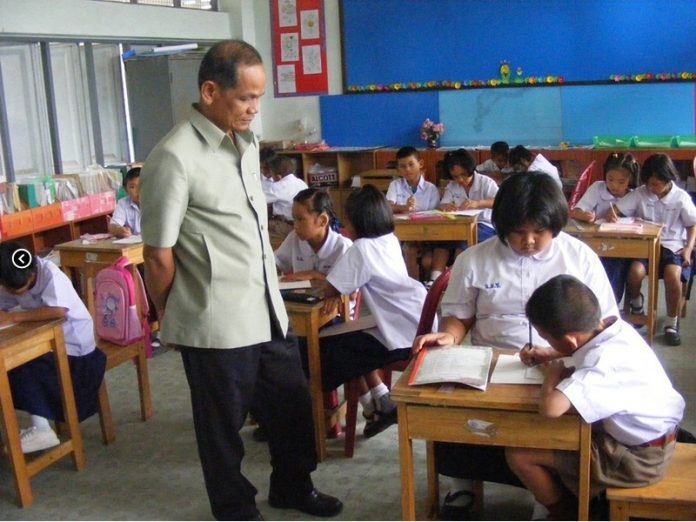 Teacher-696x522.jpg