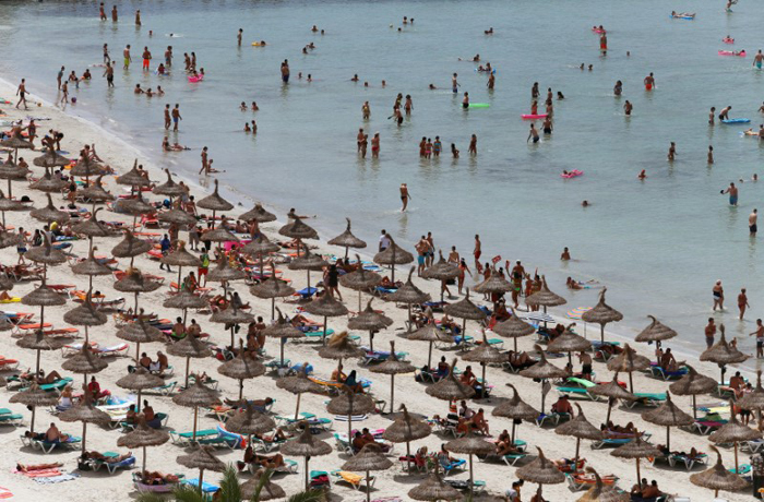 2017-08-08T185646Z_1_LYNXMPED771B9_RTROPTP_3_SPAIN-TOURISM.JPG