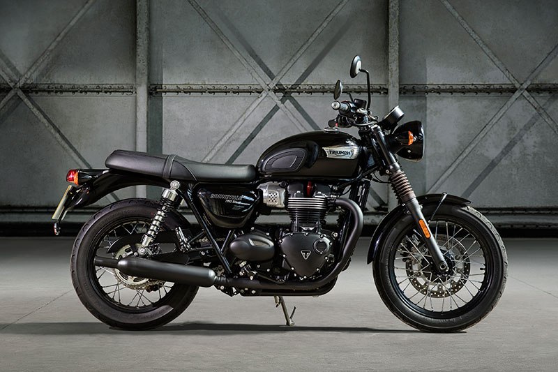 Triumph-Bonneville-T100-Black-beauty-hero.jpg.9bdc749993c77669c2708b5350c788d5.jpg