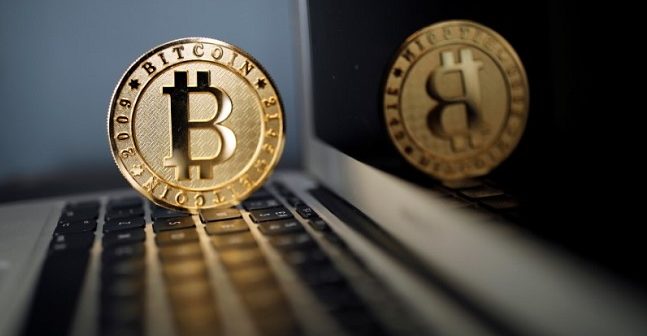 2017-08-10T060558Z_1_LYNXMPED7909T_RTROPTP_3_CURRENCY-BITCOIN-647x336.jpg