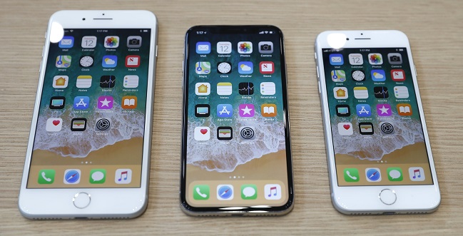 2017-09-12T232933Z_2_LYNXNPED8B2H2_RTROPTP_4_APPLE-IPHONE.jpg