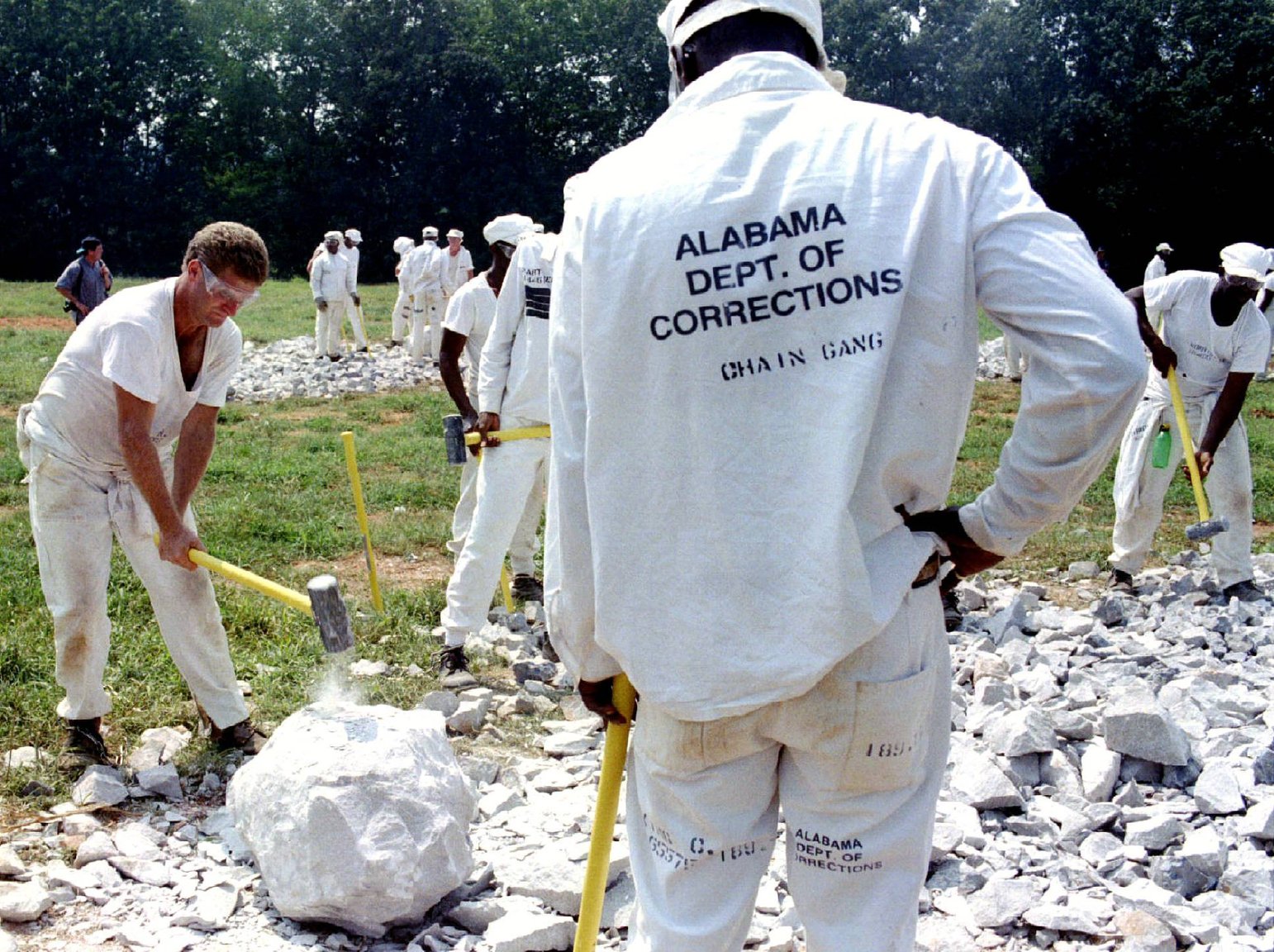 tmp_7108-alabama-inmates-crushing-limestone-part-chain-gang1370755071.jpg