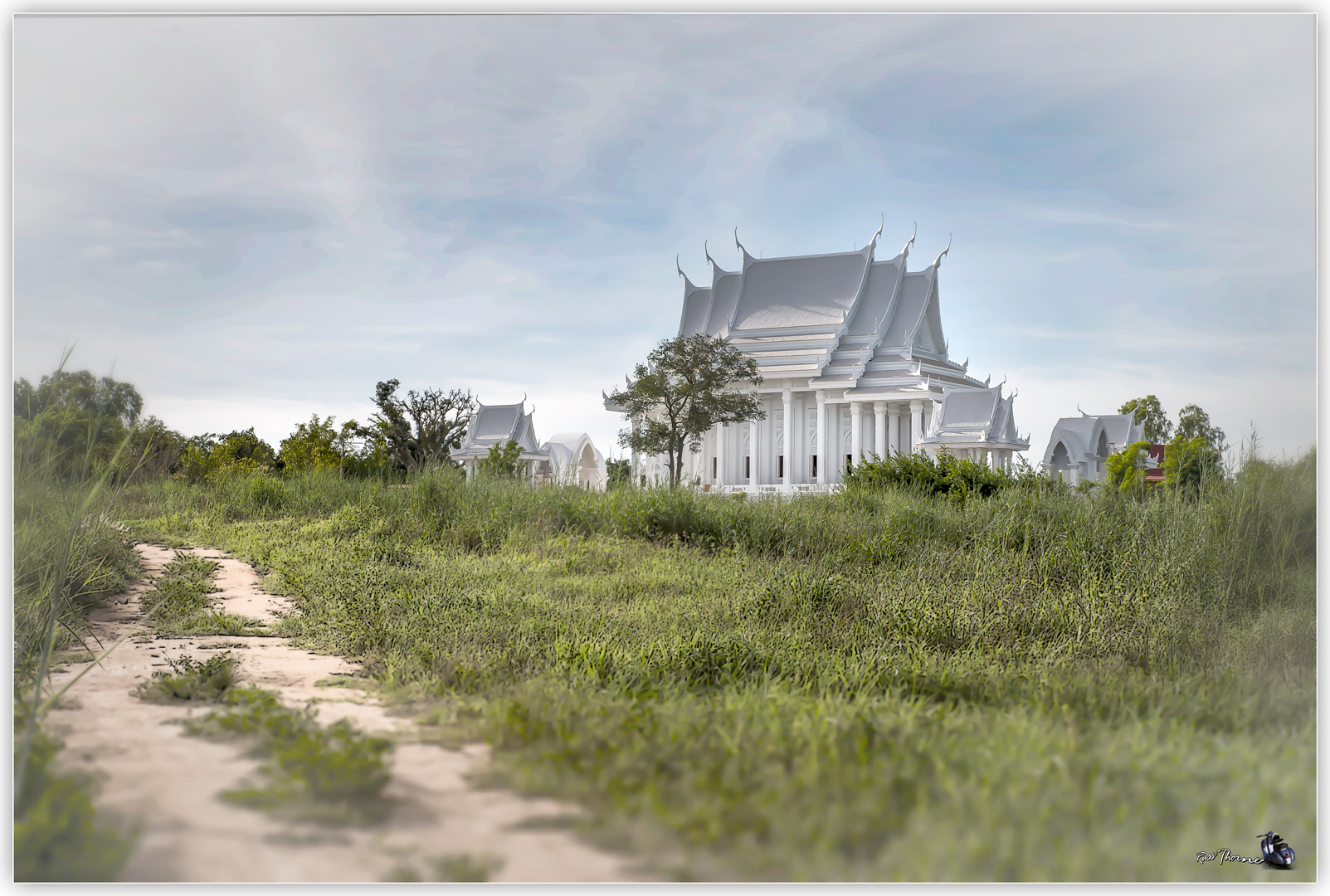 2017-09-04-huay-yai-buddha-temple-white-IMG_4964.jpg.1554b338a0cc76f1e60f3706f317bce9.jpg